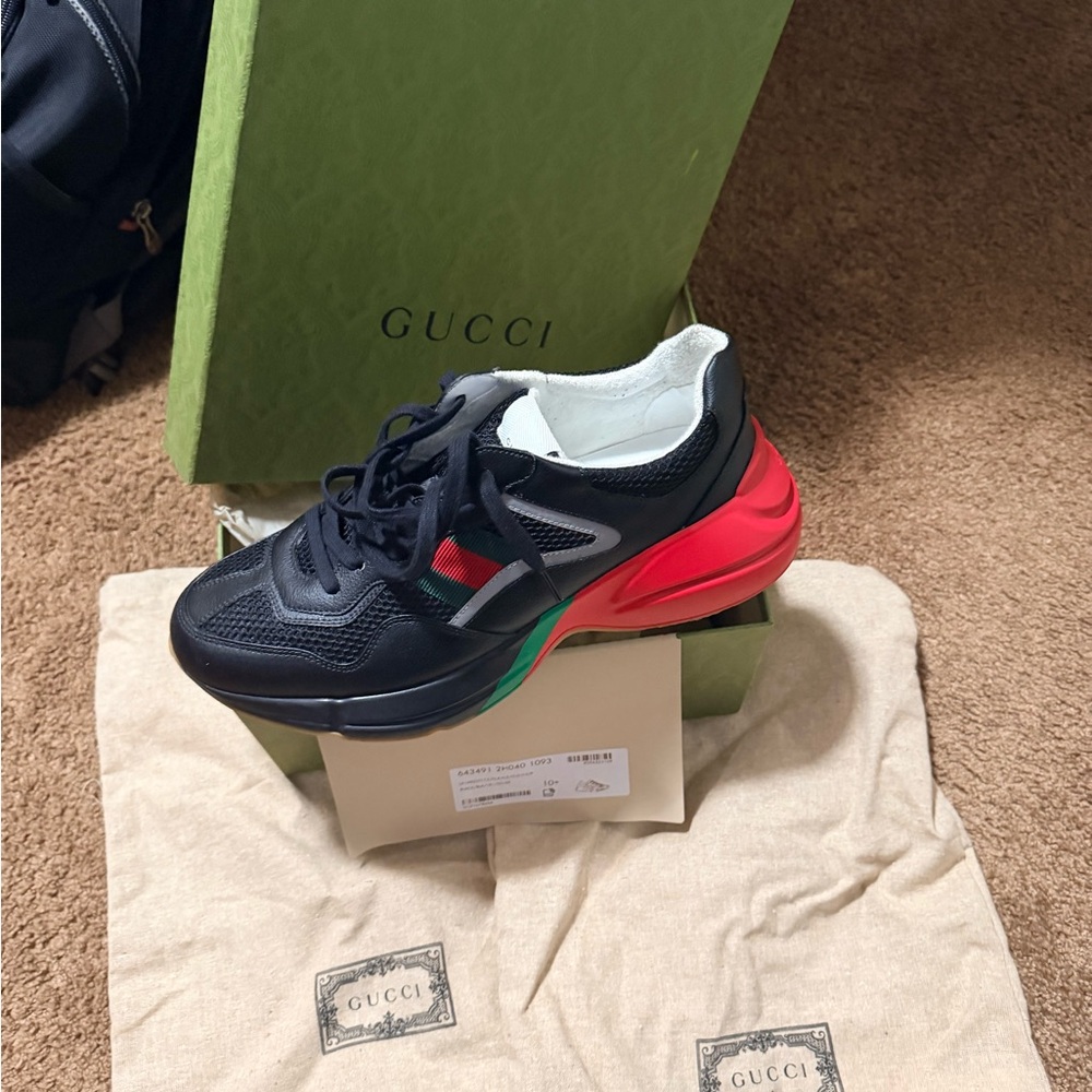 Gucci Men's Black and Red Sneakers - Picture 5 of 5